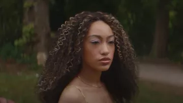 Collar de cadena Madewell Paperclip usado por Isabella LaRue (Lexi Underwood) como se ve en Cruel Summer (S02E02)