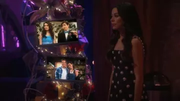 Alice + Olivia Athene Minirobe embellie portée par Carly Shay (Miranda Cosgrove) vue dans iCarly (S03E03)