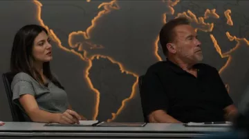 The Great The Body Crew Tee porté par Emma Brunner (Monica Barbaro) vu dans FUBAR (S01E02)