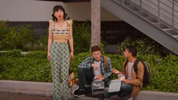 Kurt Geiger Crochet Kensington Hobo Bolso usado por Eleanor Wong (Ramona Young) como se ve en Never Have I Ever (S04E03)