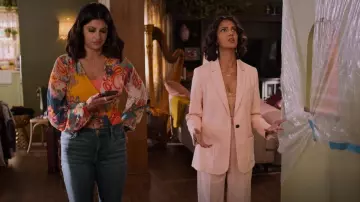 Ted Baker Kaisa Blazer worn by Nalini Vishwakumar (Poorna Jagannathan) as seen in Never Have I Ever (S04E03)