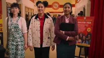 Vans X Sandy Liang Chore Chaqueta usada por Fabiola Torres (Lee Rodriguez) como se ve en Never Have I Ever (S04E04)