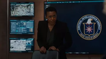 Theory Etiennette Blazer in Good Wool worn by Dot (Barbara Eve Harris) as seen in FUBAR (S01E06)