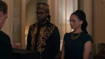 Vestido Frasier de la Reforma usado por Tina (Aparna Brielle) como se ve en FUBAR (S01E06)