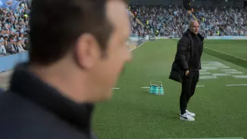 Zapatillas Puma en blanco usadas por Pep Guardiola como se ve en Ted Lasso (S03E11)
