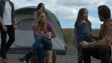 Ugg Ashton Bota impermeable usada por Michaela Stone (Melissa Roxburgh) como se ve en Manifest (S04E20)