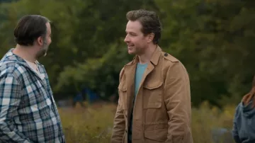 Nili Lotan Charlie Chaqueta In Tan usada por Ben Stone (Josh Dallas) como se ve en Manifest (S04E20)