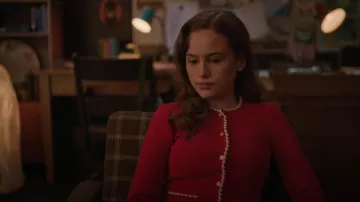Cardigan orné de perles Sandro porté par Cheryl Blossom (Madelaine Petsch) vu dans Riverdale (S07E11)
