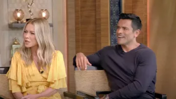 Prabal Gurung Robe Floral à volants Midi portée par Kelly Ripa comme vu dans LIVE avec Kelly et Mark le 2 juin 2023