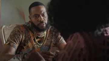 Oliventa Paisley Hoodie Neck Zipper worn by Reign Moore (Kendall Kyndall) as seen in A La Carte (S01E03)