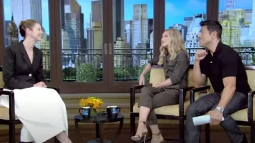 Gianvito Rossi Portofino 105 Sandalias usadas por Kelly Ripa como se ve en LIVE with Kelly and Mark el 7 de junio de 2023