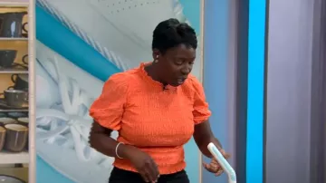 J. Crew Puff Sleeve Textured Voile Smocked Top usado por Candi Carter como se ve en CBS Mornings el 7 de junio de 2023