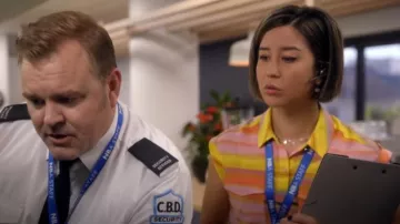 Marcs Summer Night City Silk Top usado por Courtney (Nina Oyama) como se ve en Utopía (S05E01)