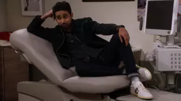 H&m Cor­duroy Over­shirt worn by Sid (Suraj Sharma) as seen in How I Met Your Father (S02E15)