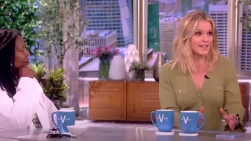 Sandro Lilwenn Robe midi en tricot côtelé mixte portée par Sara Haines vue dans The View le 12 juin 2023