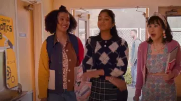 The Great The Chore Coat Vintage Multi Color Classic Jacket porté par Fabiola Torres (Lee Rodriguez) vu dans Never Have I Ever (S04E01)