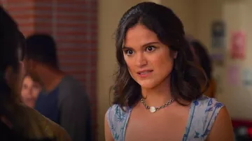 Tiffany and Co. Regreso a Tiffany Collar usado por Margot (Victoria Moroles) como se ve en Never Have I Ever (S04E01)