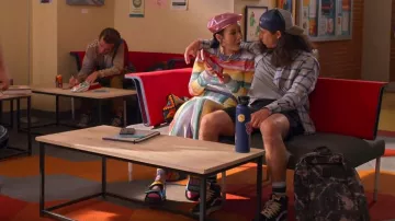 Kurt Geiger London Mini Orson Slide Sandalia usada por Eleanor Wong (Ramona Young) como se ve en Never Have I Ever (S04E01)