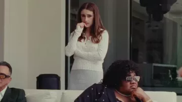 Rachel Comey Membre haut en blanc porté par Leia (Rachel Sennott) comme on le voit dans The Idol (S01E02)