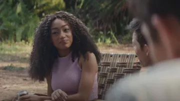 Forever 21 Seamless Mineral Wash Tank Top usada por Isabella LaRue (Lexi Underwood) como se ve en Cruel Summer (S02E03)