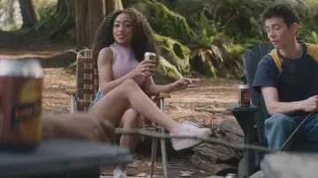 Vans UA Old Skool Stacked Sneaker Multi usado por Isabella LaRue (Lexi Underwood) como se ve en Cruel Summer (S02E03)