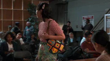 Kurt Geiger Crochet Bolso usado por Eleanor Wong (Ramona Young) como se ve en Never Have I Ever (S04E08)