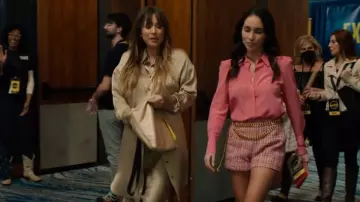 L’Agence Ashton Tweed Short porté par Ruby Gale (Priscilla Quintana) vu dans D’après une histoire vraie (S01E04)