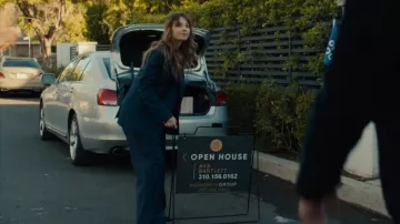 Theory Pleat Trouser worn by Ava Bartlett (Kaley Cuoco) as seen in Based on a True Story (S01E01)