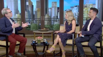 Sandalias de gamuza de 105 mm de Gianvito Rossi Portofino usadas por Kelly Ripa como se ve en VIVO con Kelly y Mark el 14 de junio de 2023