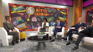 Haut et pantalon à fleurs Zara portés par Adriana Diaz comme vu dans CBS Mornings le 14 juin 2023