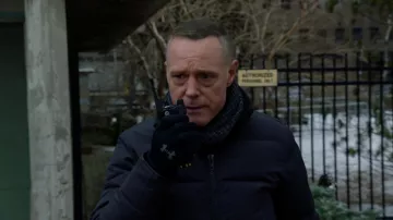 Guantes bajo armadura usados por Hank Voight (Jason Beghe) como se ve en Chicago P.D. (S10E20)