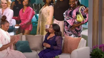 Versace Satin Cargo Pants usados por Sherri Shepherd como se ve en Sherri el 14 de junio de 2023
