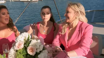 Cinq A Sept Kris Blazer usado por Shannon Beador como se ve en The Real Housewives of Orange County (S17E02)