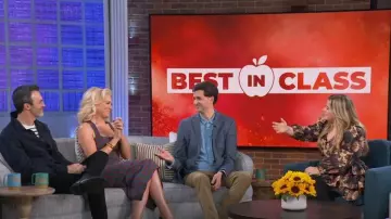 Rosetta Getty Cross Back Robe midi portée par Hannah Waddingham vue dans The Kelly Clarkson Show le 30 mai 2023