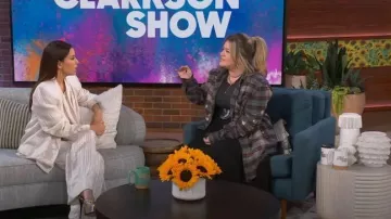 Camisa de franela blanqueada R13 usada por Kelly Clarkson como se ve en The Kelly Clarkson Show el 8 de junio de 2023