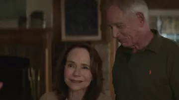 Polo verde de Ralph Lauren usado por Warren (John Getz) como se ve en Atracción fatal (S01E04)