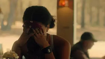 Montre numérique Casio portée par Bo (Zazie Beetz) vue dans Black Mirror (S06E04)