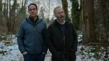 Sudadera con cordón encerado Barbour usada por William Henry Devereaux, Jr. (Bob Odenkirk) como se ve en Lucky Hank (S01E07)