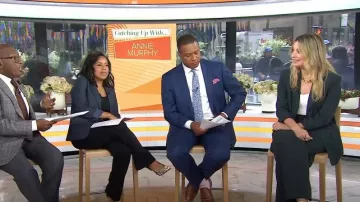 Arun Suiting Asymmetrical Pleat Stella Pant usado por Antonimar Murphy como se ve en Today el 15 de junio de 2023