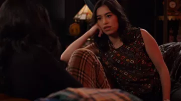 Isabel Marant Top impreso negro en Tyron Print usado por Blair (Jade Bender) como se ve en Never Have I Ever (S04E05)