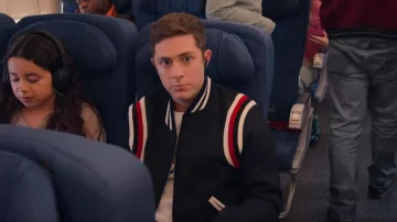 Sandro Teddy Band Varsity Jacket porté par Ben Gross (Jaren Lewison) comme on le voit dans Never Have I Ever (S04E05)