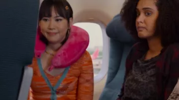 Staud Hana Space Dyed Ribbed Knit Crop Top usado por Eleanor Wong (Ramona Young) como se ve en Never Have I Ever (S04E05)