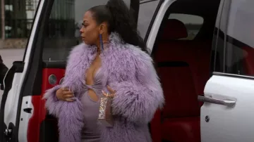Ami Paris Faux-Fur Oversize Abrigo usado por Renee (Bresha Webb) como se ve en Run the World (S02E04)