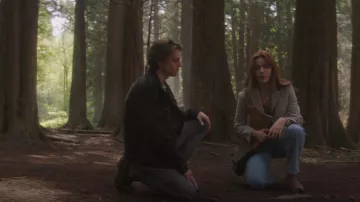 Levi's Wedgie Straight Jeans In Montgomery worn by Nancy Drew (Kennedy McMann) as seen in Nancy Drew (S04E03)