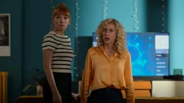 Neo noir Top Leah Stripe Off White porté par Valeria (Diana Gómez) vu dans Valeria (S03E04)