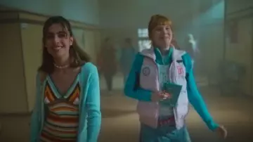 H&m Pleat­ed Den­im Skirt worn by Valeria (Diana Gómez) as seen in Valeria (S03E04)