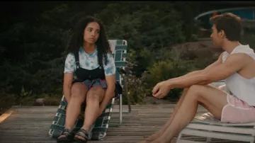 Birkenstock Arizona Eva usada por Billie (Madison Shamoun) como se ve en The Lake (S01E01)