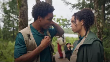 Sleeveless Jacket with Pockets Photographer Fly Fishing Vest for Camping worn by Billie (Madison Shamoun) as seen in The Lake (S02E07)