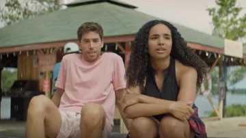 Maillot de bain une pièce Nike Sport Mesh Zip Front porté par Billie (Madison Shamoun) vu dans The Lake (S01E04)