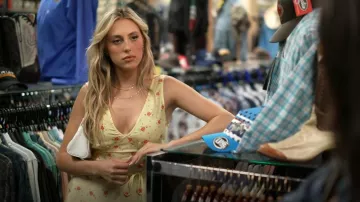 Réalisation La robe Isabelli à Vérone portée par Sophia Rose Stallone vue dans The Family Stallone (S01E06)